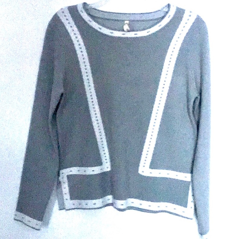 Women’s Teaberry & weave gray sweater size S